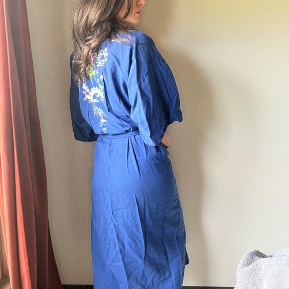 VTG Chinese Robe - Picture 2 of 8